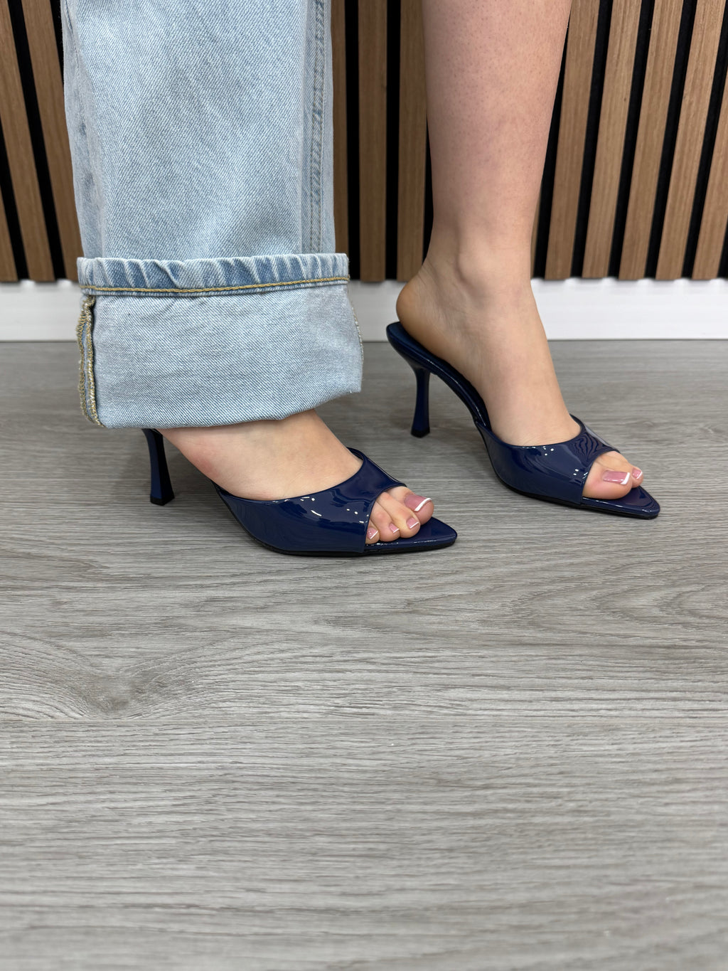 SANDALO LUCIDO A PUNTA CIC-380